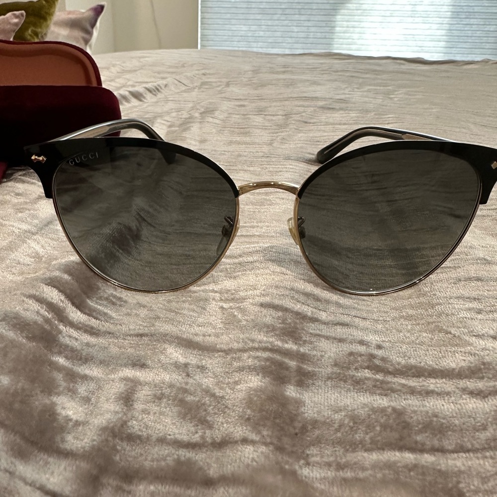 Gucci Aviator Sunglasses - black and gold - Picture 2 of 5